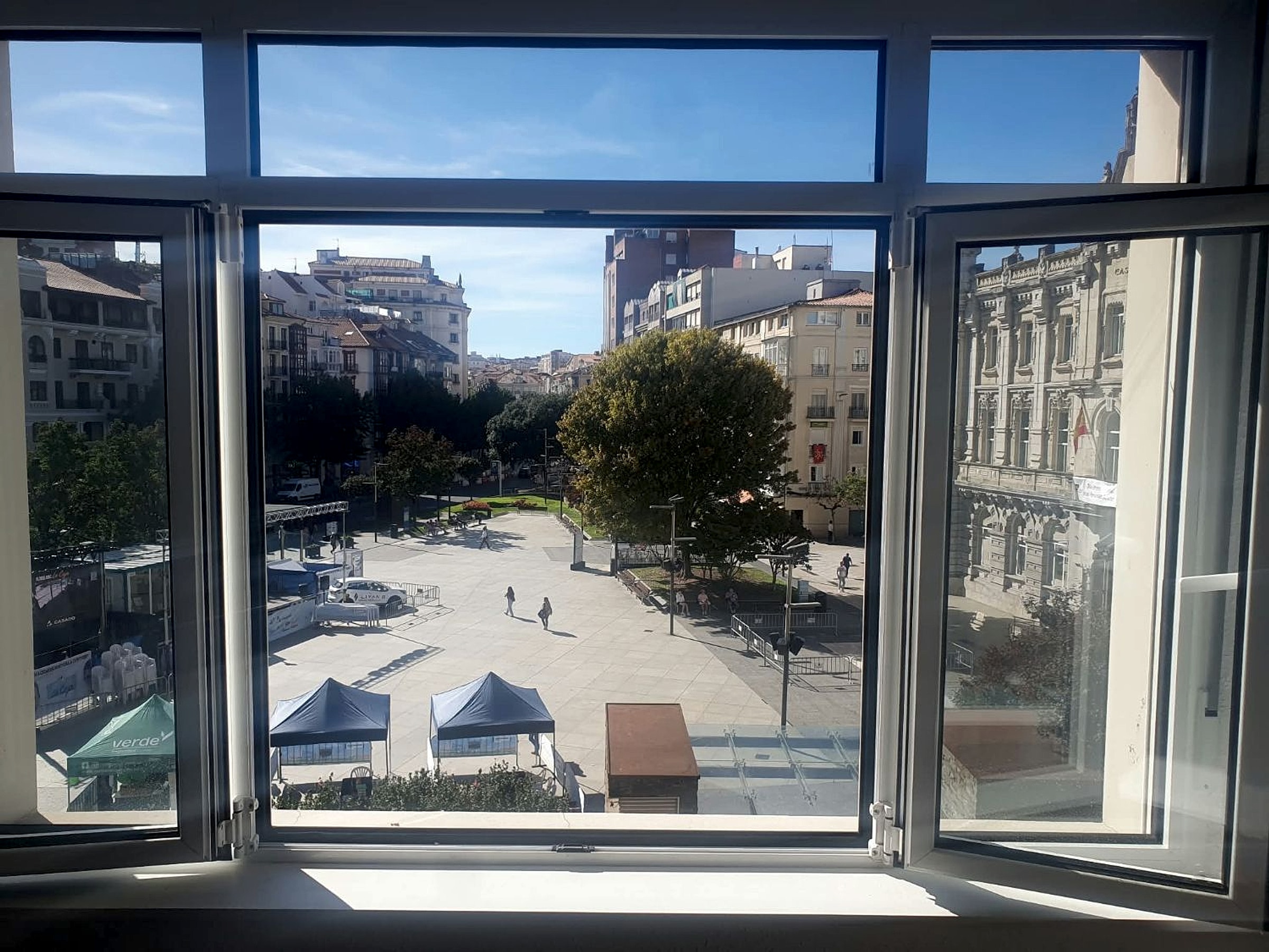 Vistas desde la oficina de Amós 10 Inmobiliaria al Ayuntamiento de Santander