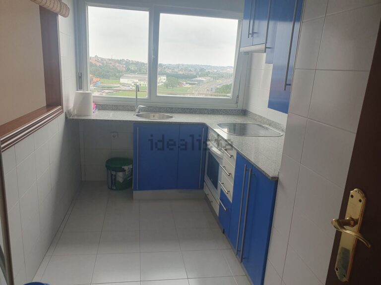 Cocina equipada con vistas, piso en alquiler en Maliaño (Camargo)