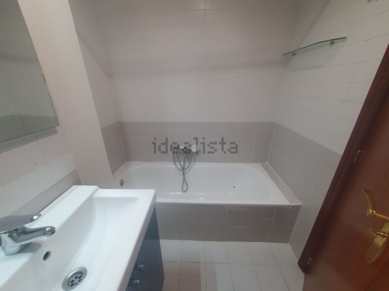 Baño con bañera, piso en alquiler en Maliaño (Camargo)